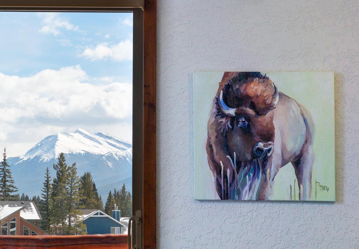 A Bear And Bison Country Inn Canmore Exterior photo