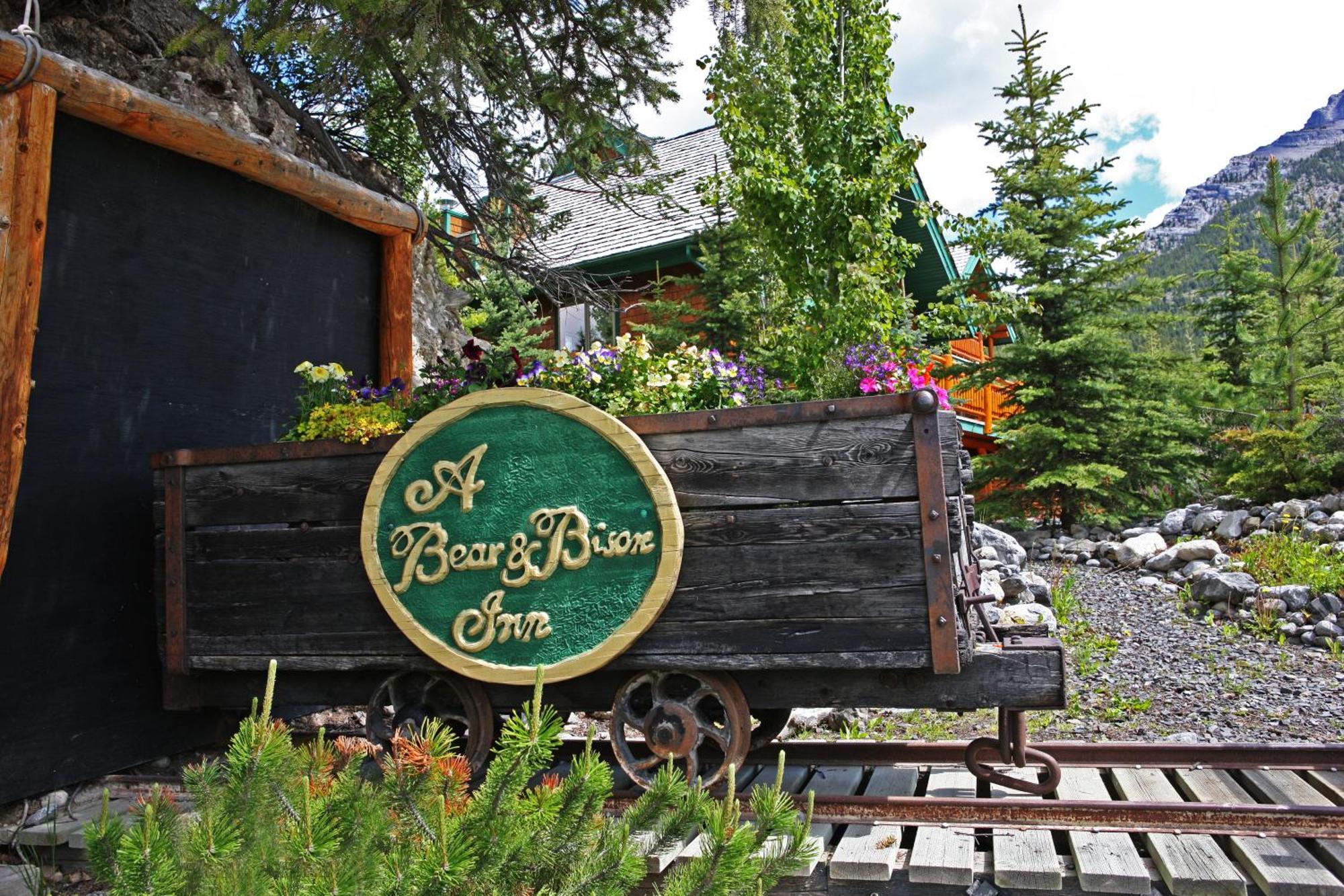 A Bear And Bison Country Inn Canmore Exterior photo